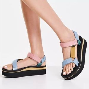 Light Multi Flatform Tevas
